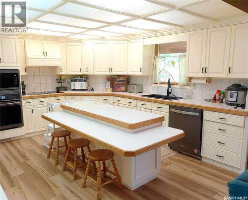 12 Redfield Bay, Yorkton, SK - Indoor Photo Showing Kitchen With Double Sink