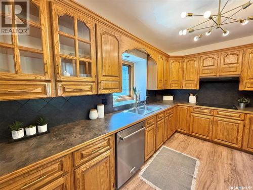 116 Morrison Drive, Yorkton, SK - Indoor Photo Showing Kitchen With Double Sink