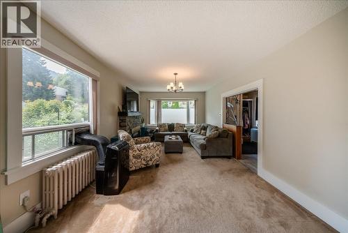 1109 Nelson Avenue, Trail, BC - Indoor Photo Showing Living Room