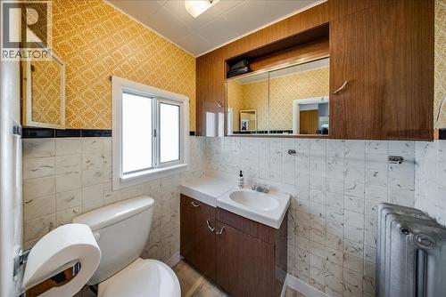 1109 Nelson Avenue, Trail, BC - Indoor Photo Showing Bathroom