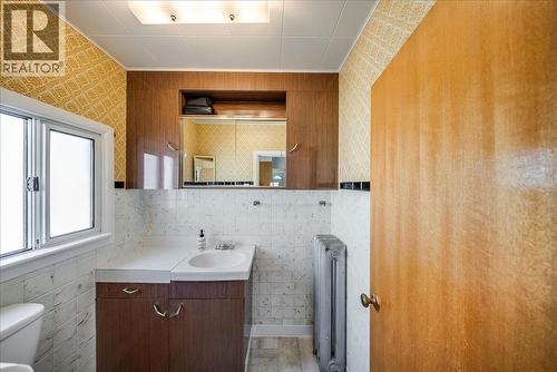 1109 Nelson Avenue, Trail, BC - Indoor Photo Showing Bathroom