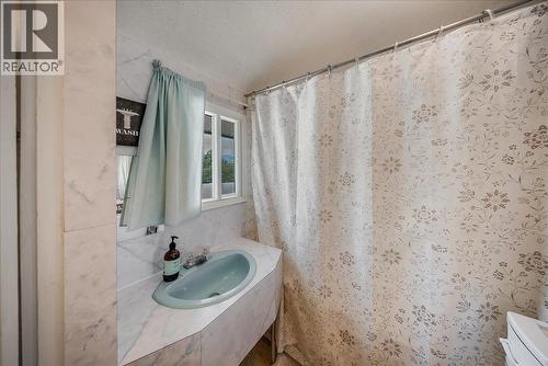 1109 Nelson Avenue, Trail, BC - Indoor Photo Showing Bathroom
