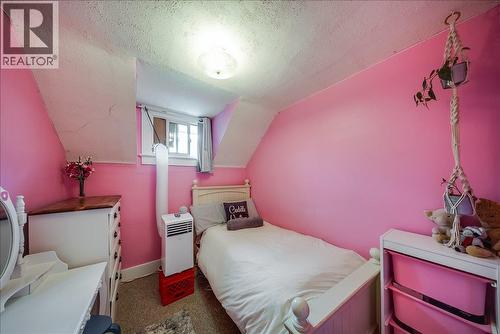 1109 Nelson Avenue, Trail, BC - Indoor Photo Showing Bedroom