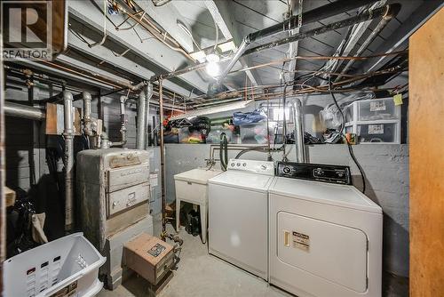 1109 Nelson Avenue, Trail, BC - Indoor Photo Showing Laundry Room