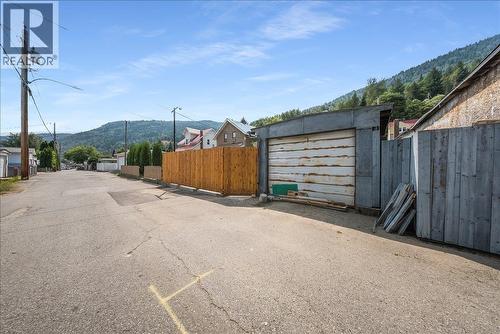 1109 Nelson Avenue, Trail, BC - Outdoor