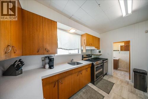 1109 Nelson Avenue, Trail, BC - Indoor Photo Showing Kitchen