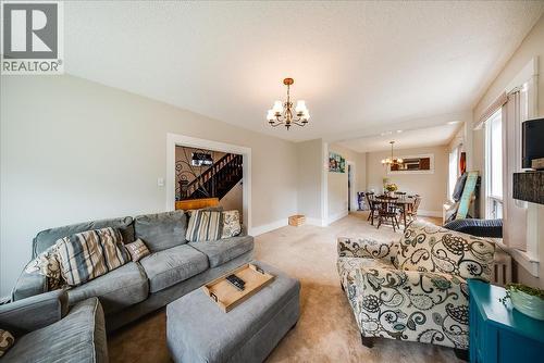 1109 Nelson Avenue, Trail, BC - Indoor Photo Showing Living Room