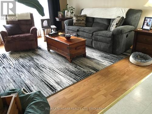4577 Drummond Road, Niagara Falls (Morrison), ON - Indoor Photo Showing Living Room