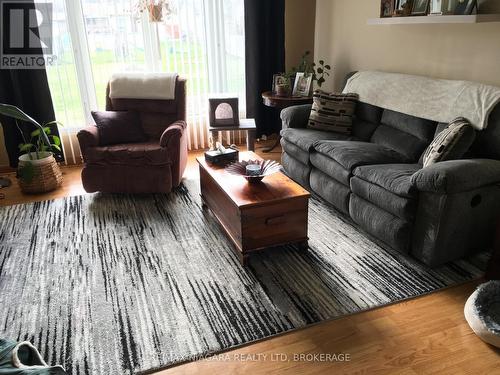 4577 Drummond Road, Niagara Falls (Morrison), ON - Indoor Photo Showing Living Room
