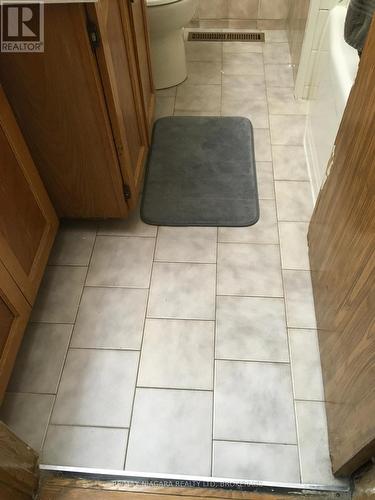 4577 Drummond Road, Niagara Falls (Morrison), ON - Indoor Photo Showing Bathroom