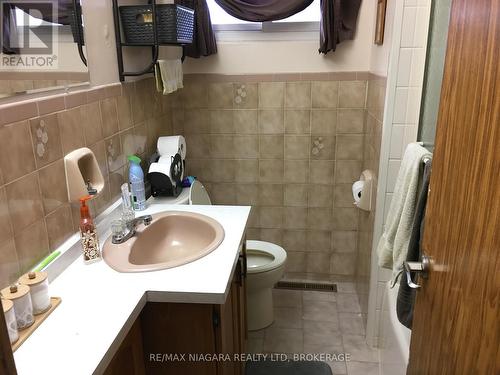4577 Drummond Road, Niagara Falls (Morrison), ON - Indoor Photo Showing Bathroom