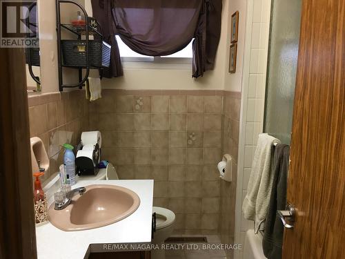 4577 Drummond Road, Niagara Falls (Morrison), ON - Indoor Photo Showing Bathroom