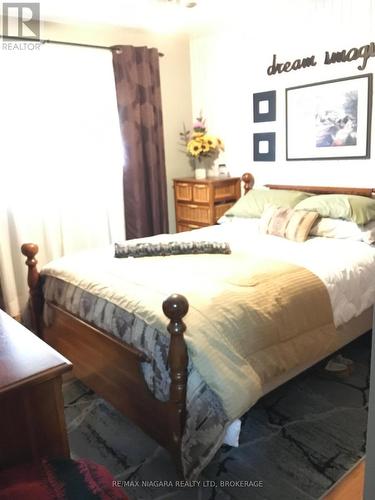 4577 Drummond Road, Niagara Falls (Morrison), ON - Indoor Photo Showing Bedroom