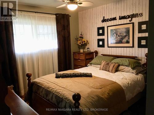4577 Drummond Road, Niagara Falls (Morrison), ON - Indoor Photo Showing Bedroom