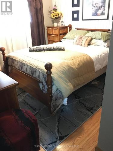 4577 Drummond Road, Niagara Falls (Morrison), ON - Indoor Photo Showing Bedroom