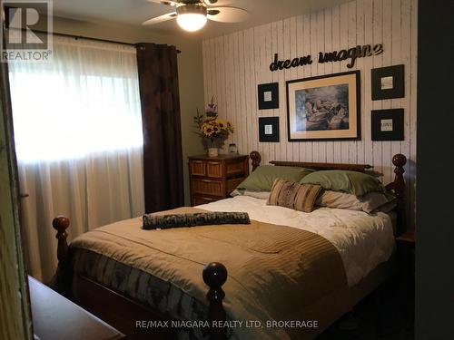 4577 Drummond Road, Niagara Falls (Morrison), ON - Indoor Photo Showing Bedroom
