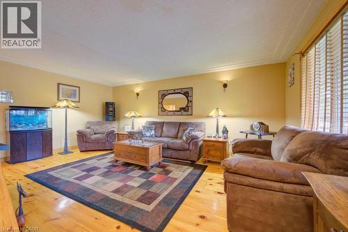 1249 Notre Dame Drive, Petersburg, ON - Indoor Photo Showing Living Room