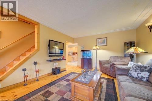 1249 Notre Dame Drive, Petersburg, ON - Indoor Photo Showing Living Room