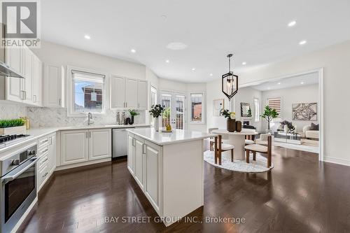 31 Woodgate Pines Drive, Vaughan, ON - Indoor Photo Showing Kitchen With Upgraded Kitchen