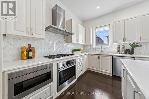 31 Woodgate Pines Drive, Vaughan, ON - Indoor Photo Showing Kitchen With Upgraded Kitchen