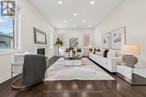 31 Woodgate Pines Drive, Vaughan, ON - Indoor Photo Showing Living Room