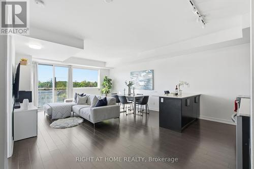 411 - 5101 Dundas Street W, Toronto, ON - Indoor Photo Showing Living Room