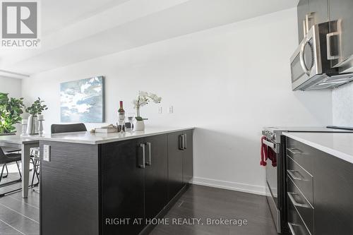411 - 5101 Dundas Street W, Toronto, ON - Indoor Photo Showing Kitchen