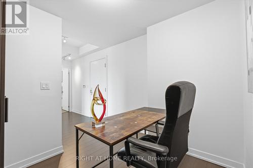 411 - 5101 Dundas Street W, Toronto, ON - Indoor Photo Showing Office