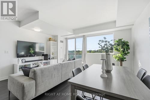 411 - 5101 Dundas Street W, Toronto, ON - Indoor
