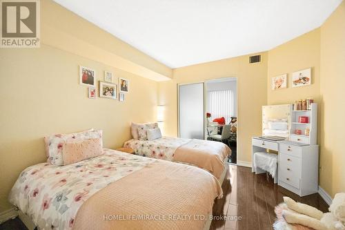 406 - 325 Webb Drive, Mississauga, ON - Indoor Photo Showing Bedroom