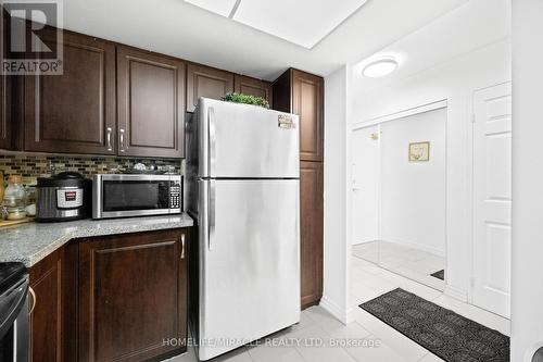 406 - 325 Webb Drive, Mississauga, ON - Indoor Photo Showing Kitchen