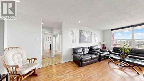8 - 180 Dudley Avenue, Markham, ON - Indoor Photo Showing Living Room