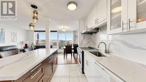 8 - 180 Dudley Avenue, Markham, ON - Indoor Photo Showing Kitchen With Upgraded Kitchen