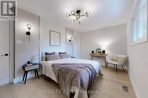 776 Garth Street, Hamilton, ON - Indoor Photo Showing Bedroom