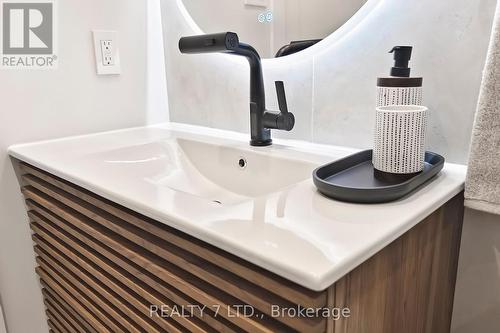776 Garth Street, Hamilton, ON - Indoor Photo Showing Bathroom