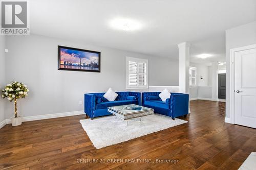 2824 Doyle Drive, London South, ON - Indoor Photo Showing Living Room