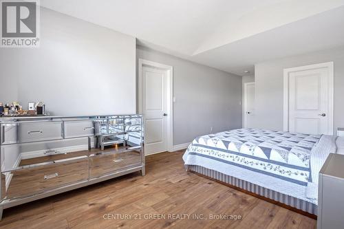 2824 Doyle Drive, London South, ON - Indoor Photo Showing Bedroom