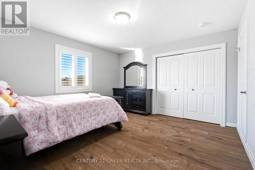 2824 Doyle Drive, London South, ON - Indoor Photo Showing Bedroom