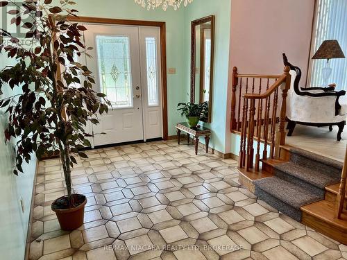 Quality Oak Stairs and Plaster Walls - 4628 Baldwin Avenue, Niagara Falls (Ascot), ON - Indoor Photo Showing Other Room