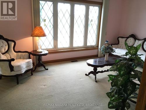 Living Room has Picture Window with view of Park - 4628 Baldwin Avenue, Niagara Falls (Ascot), ON - Indoor Photo Showing Other Room