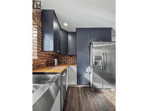 987 Kettle River Drive, Grand Forks, BC - Indoor Photo Showing Kitchen With Double Sink