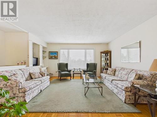39 Orma Drive, Orillia, ON - Indoor Photo Showing Living Room