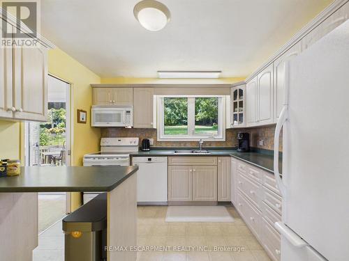 39 Orma Drive, Orillia, ON - Indoor Photo Showing Kitchen With Double Sink