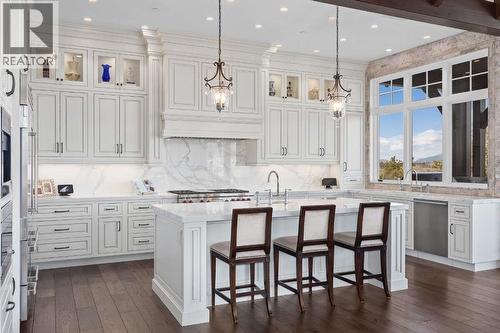 622 Jigger Place, Vernon, BC - Indoor Photo Showing Kitchen With Upgraded Kitchen