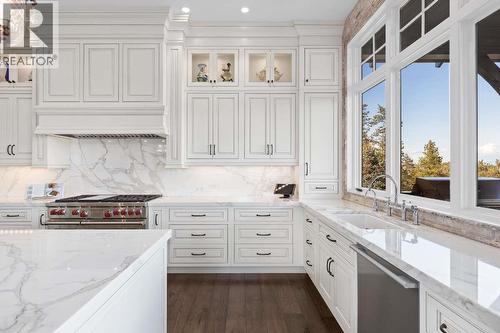 622 Jigger Place, Vernon, BC - Indoor Photo Showing Kitchen With Upgraded Kitchen