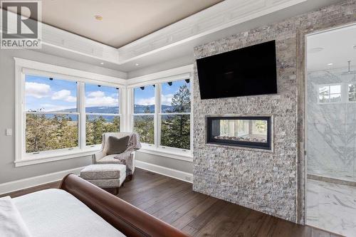622 Jigger Place, Vernon, BC - Indoor Photo Showing Living Room With Fireplace
