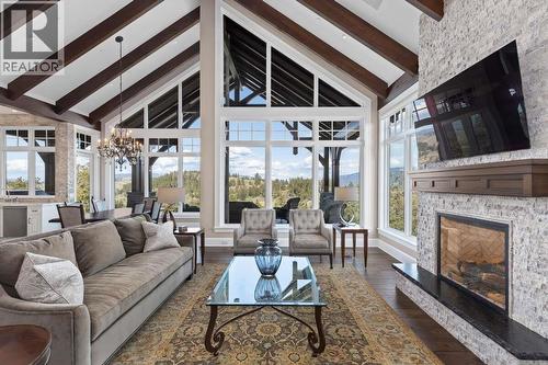 622 Jigger Place, Vernon, BC - Indoor Photo Showing Living Room With Fireplace
