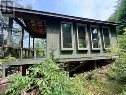 West side of bunkie. Lots of windows. - 