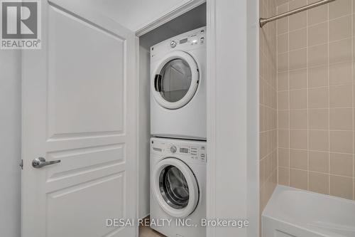2321 - 352 Front Street W, Toronto, ON - Indoor Photo Showing Laundry Room