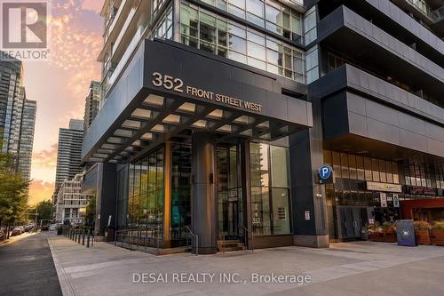 2321 - 352 Front Street W, Toronto, ON - Outdoor